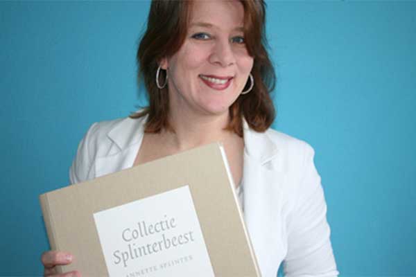 Regine Bosch, grafisch vormgever van de 16 ontwerpen op het kalko papier