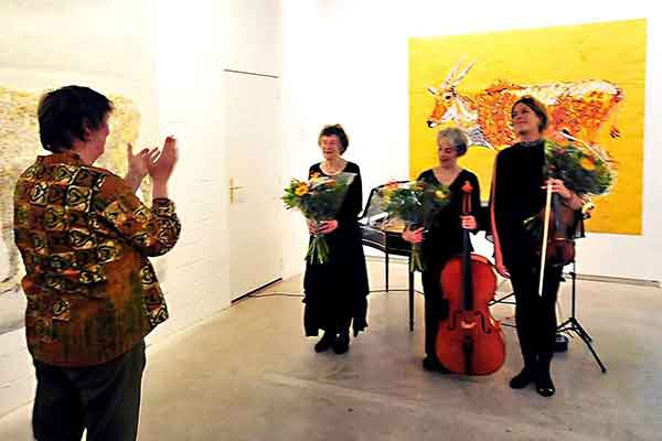 Annette klapt voor Elle, Kati en Ineke